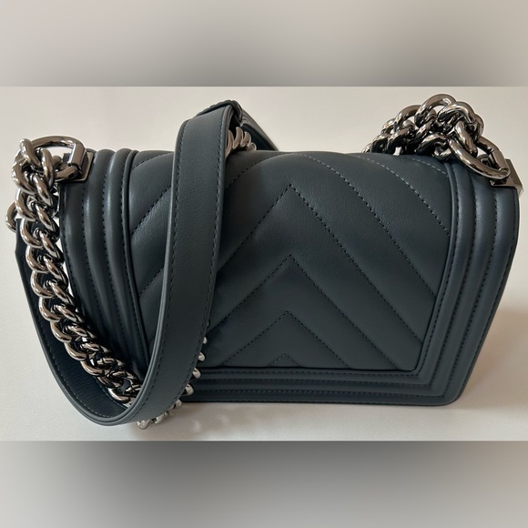 CHANEL Chevron Small Boy - Picture 14 of 14